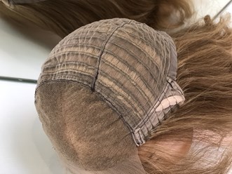 Основа парика сшита полностью из дышащей сетки, верхняя часть сделана вручную.