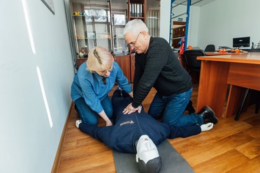 Обучение первой помощи на манекене