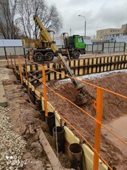 На объект ул. Твардовского в Строгино, прибыл экскаватор-планировщик Татра УДС-114 или просто "Золотая ручка".