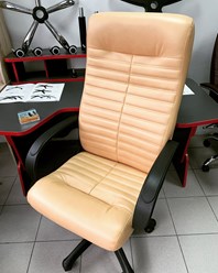 Классическое кресло руководителя &quot;Атлант&quot;. 
9100 р.
Цвет - черный, коричневый, бежевый.