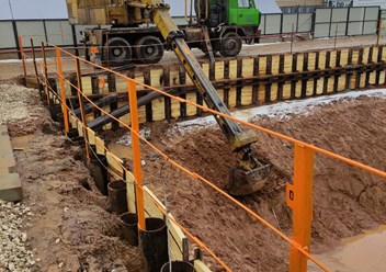 На объект ул. Твардовского в Строгино, прибыл экскаватор-планировщик Татра УДС-114 или просто "Золотая ручка".