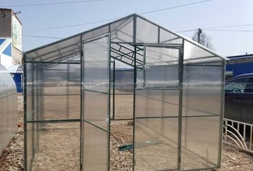 Теплица Домиком под поликарбонат