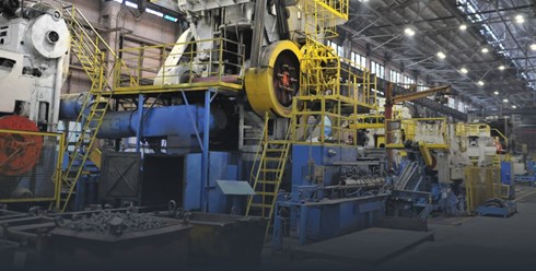 Кузнечно-рессорный завод.
Кузнечно-рессорный завод производит поковки автомобильной тематики: балки передние, кулаки, шатуны, полуоси, рычаги, валы, вилки, крестовины, заготовки шестерней.