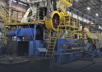 Кузнечно-рессорный завод.
Кузнечно-рессорный завод производит поковки автомобильной тематики: балки передние, кулаки, шатуны, полуоси, рычаги, валы, вилки, крестовины, заготовки шестерней.