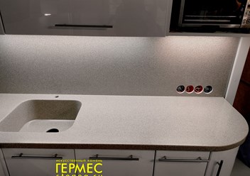 Corian Sandstone столешница с кухонным фартуком и мойкой из искусственного камня