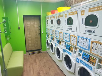 Аппарат по обмену денежных средств на жетоны  в  круглосуточной прачечной самообслуживания СамПРАЧКА по адресу Москв, Пятницкое шоссе, 3 Митино. Стираем и сушим ваши вещи. Цены от 200 рублей.
