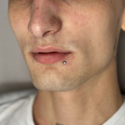 Пирсинг губы в Калининграде