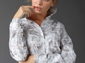Классическая женская рубашка оверсайз &#171;Winter&#187; идеально комбинирует в себе строгость и изящество. Легкая, белая, с нетривиальным и причудливым графичным узором, как будто нарисованным тушью на стекле.