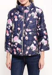 Состав Нейлон - 100%
Материал подкладки Полиэстер - 100%
Утеплитель Полиэстер - 100%
Длина рукава 58 см
Длина 58 см
Размер модели на фото 42/44
Рост модели на фото 176
Параметры модели 84-62-90
Длина