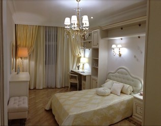 Краснодар, Постовая
Интерьер квартиры в Краснодаре выполнен в классическом стиле в нежных пастельных оттенках. В проекте используется мебель, свет и сантехника итальянских фабрик. Ремонт квартиры был
