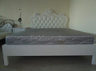 Белая двуспальная кровать с ручной резьбой из натурального массива ольхи качественно