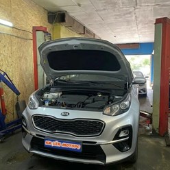 Kia Sportage в сервисе на капитальном ремонте двигателя.