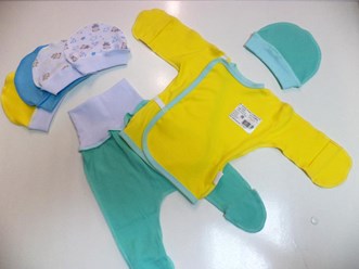 Одежда для новорожденных, распашонки, шапочки, ползунки