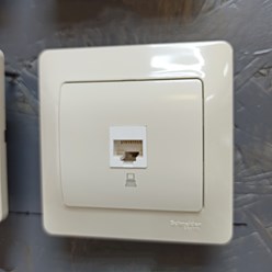 Розетка RJ45 комп. + рамка бежеваяGlossa ШнайдерЭлектрик