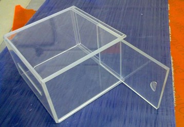 Нарезка стёкол и зеркал любой сложности  под заказ, изготовление конструкций из оргстекла, доставка