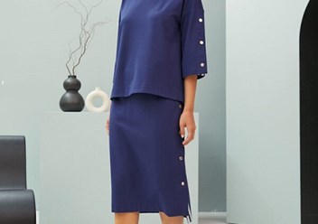 1. Джемпер женский BeGood .
2. Юбка.
Состав: 67%вискоза, 28%нейлон, 5% эластан.