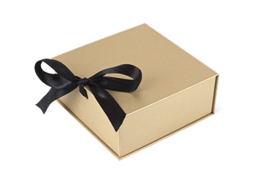 Коробка из кашированого картона с лентой