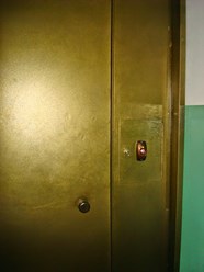 ВНУТРИ Тамбурная дверь на этаже (с эл.магнитным) с видео домофоном