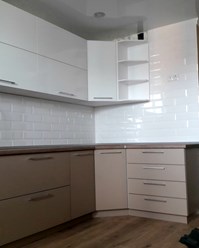 2-цветная кухня, фасады из пластика