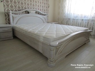 Деревянная кровать из массива ясеня беленого - работа компании Папа Карло