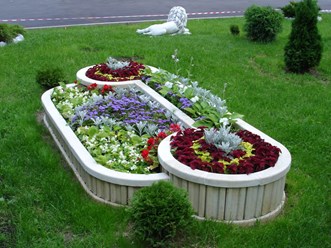 Сборное бетонное ограждение для клумб. Модель Pe, размер 3,3*1,4*0,35 метра, стоимость 20000 рублей.