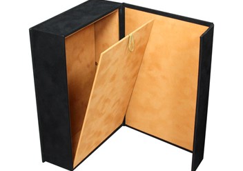 Премиальная коробка из кашированого картона, дизайнерская бумага, бархат, кожа.