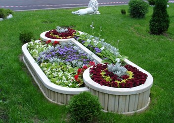 Сборное бетонное ограждение для клумб. Модель Pe, размер 3,3*1,4*0,35 метра, стоимость 20000 рублей.