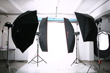 Фотостудия с белым фоном для съемок товаров - предметная фотосъемка в Москве