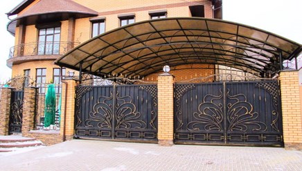 Ворота кованые и калитки в Туле, в Москве и области на заказ от производителя кованые ограждения от Артели ХК Вакула.