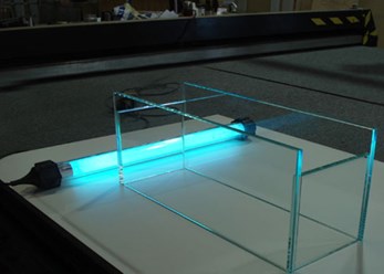 УФ-склейка для витрин, торгового оборудования.