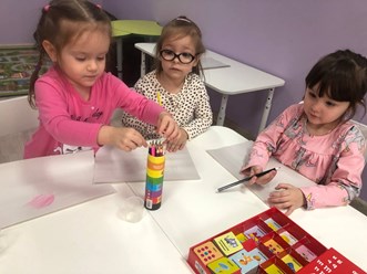 Наши девчата стараются