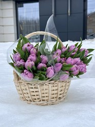 Корзинка нежных тюльпанов для самых прекрасных на 8 Марта!