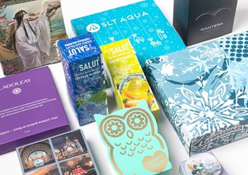 Коробки из картоне выполненные офсетным и цифровым способом печати с ламинацией, тиснением и выборочным УФ лаком.