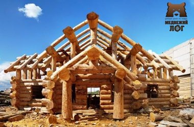 рубленный сруб по гибридной технологии. стены рубленные, в кровля Пост энд бим