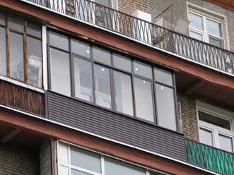 Холодное остекление балконов алюминиевыми профильными системами.