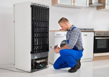 Ремонт холодильников в Уфе на дому с бесплатной диагностикой и гарантией до 2 лет.