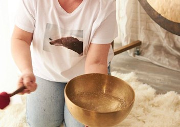 Виброакустический массаж тибетскими чашами