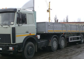 Услуги длинномера, полуприцепа 12 и 13,6 метров, до 20 тонн. Также площадки и контейнеровоза. Опытные водителя, быстрая доставка. Доставка с материка и на материк. Форма оплаты - нал, безнал, с НДС.