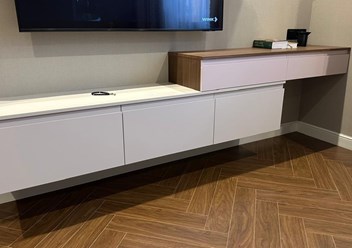 Современная тумба под телевизор

Тумба изготовлена из МДФ фасады покрытие Эмаль, каркас МДФ пленка ПВХ