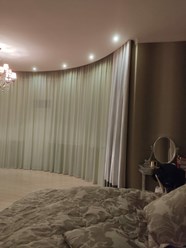 В загородный дом тюль и портьеры, на электрокарниз, эркер