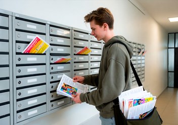 Раскладка рекламных материалов по почтовым ящикам и размещение дорхенгеров на ручках квартир в Москве. Донесём ваше сообщение до целевой аудитории в жилых домах.