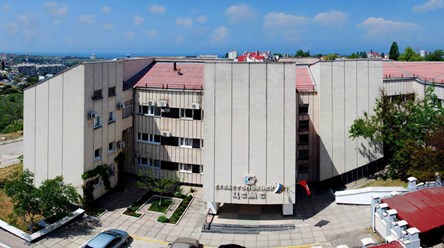 Севастопольский ЦСМ вид на главный вход в здание