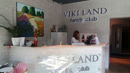 Работы по перетяжке мебели в семейном центре Viki Land