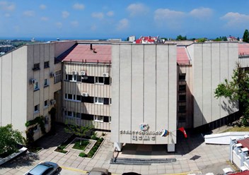 Севастопольский ЦСМ вид на главный вход в здание