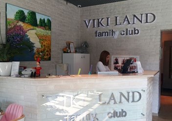 Работы по перетяжке мебели в семейном центре Viki Land