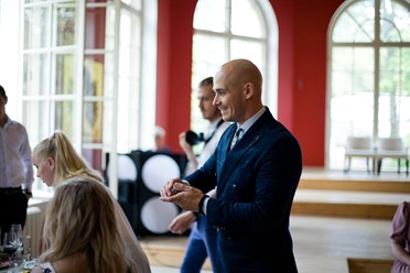 Фото компании  Ведущий праздников Виктор Уколов 7