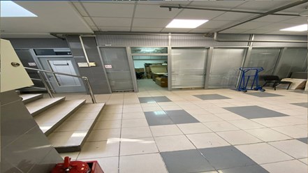 Вход в шоурум внутри здания г Санкт-Петербург, пр-т Левашовский, д 15