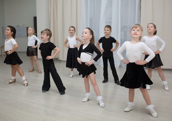 Фото компании  Танцевальная школа Аделанто 5