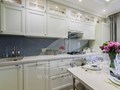 Проект небольшой кухни 10 кв.м. в американском стиле с белорусской кухней ЗОВ из массива ясеня Т 509/110 без патины в &quot;Квартирном вопросе&quot; на НТВ. Видео передачи &quot;Квартирный вопрос&quot; от 27.09.2014