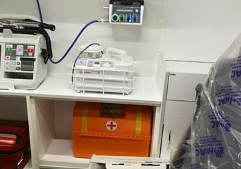 Ввод в эксплуатацию медицинского оборудования в машине скорой помощи